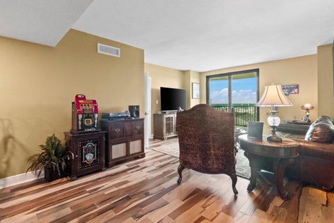 Tiny photo for 300 S Duval #911 Street, Tallahassee, FL 32301 (MLS # 402677)