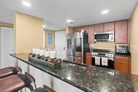 Tiny photo for 300 S Duval #911 Street, Tallahassee, FL 32301 (MLS # 402677)