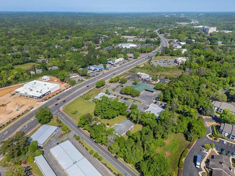 Tiny photo for 1755 NE Capital Circle, Tallahassee, FL 32308 (MLS # 384507)