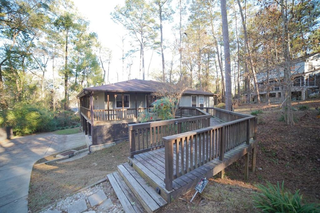 Photo of 3384 Barrow Hill Trail, Tallahassee, FL 32312 (MLS # 395115)