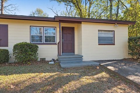 Tiny photo for 817 S Lipona Road, Tallahassee, FL 32304 (MLS # 395045)