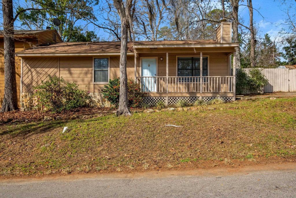Photo of 1926 Hidden Valley Vly, Tallahassee, FL 32308 (MLS # 398128)