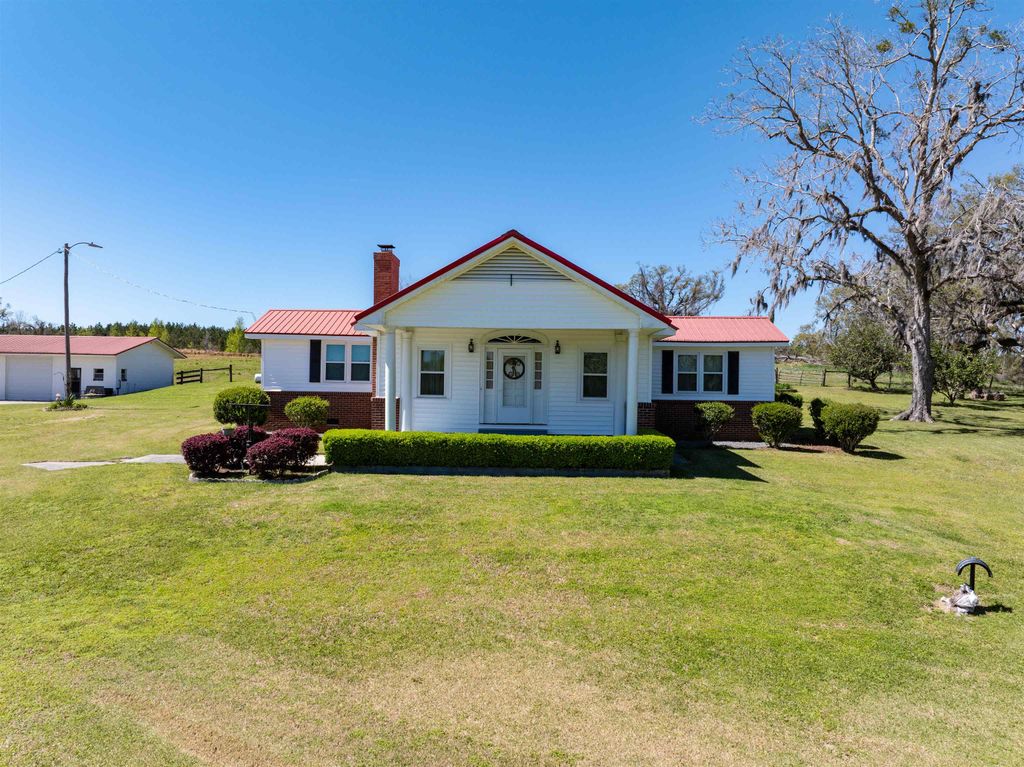 Photo of 511 SW Sundown Creek Road, Madison, FL 32340 (MLS # 396519)