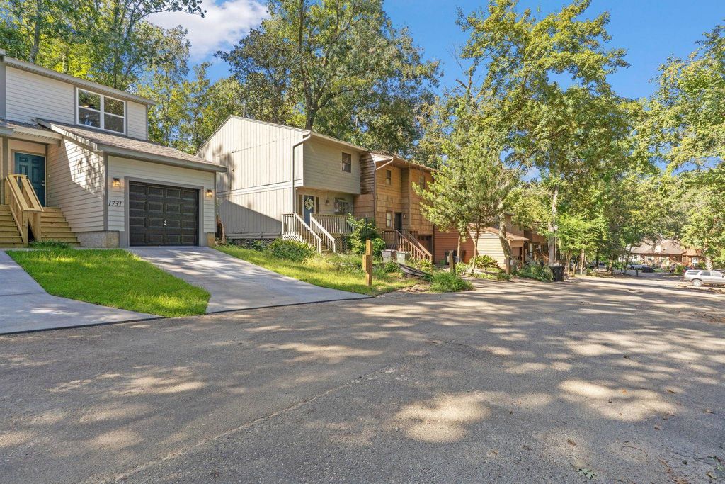 Photo of 1731 S Beechwood Circle, Tallahassee, FL 32301 (MLS # 390929)