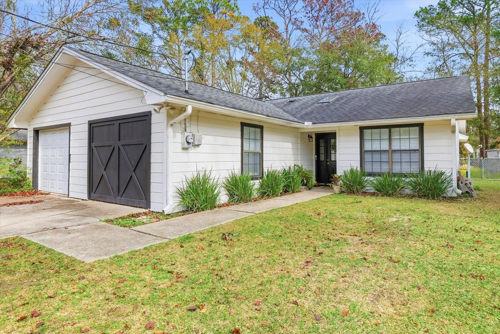 Photo of 3235 Mound Drive, Tallahassee, FL 32309 (MLS # 395293)