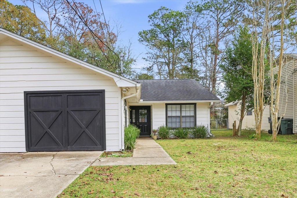 Photo of 3235 Mound Drive, Tallahassee, FL 32309 (MLS # 395293)