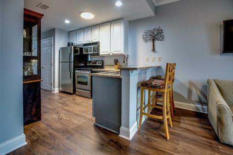 Tiny photo for 215 W College Unit 711 Avenue, Tallahassee, FL 32301 (MLS # 402026)