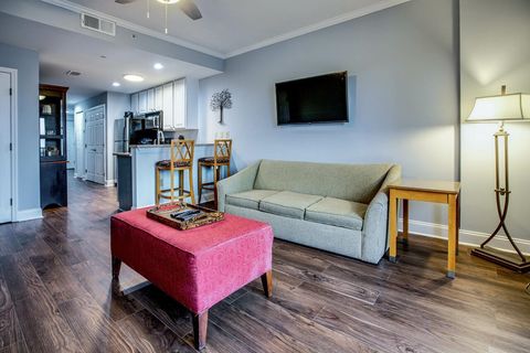 Tiny photo for 215 W College Unit 711 Avenue, Tallahassee, FL 32301 (MLS # 402026)