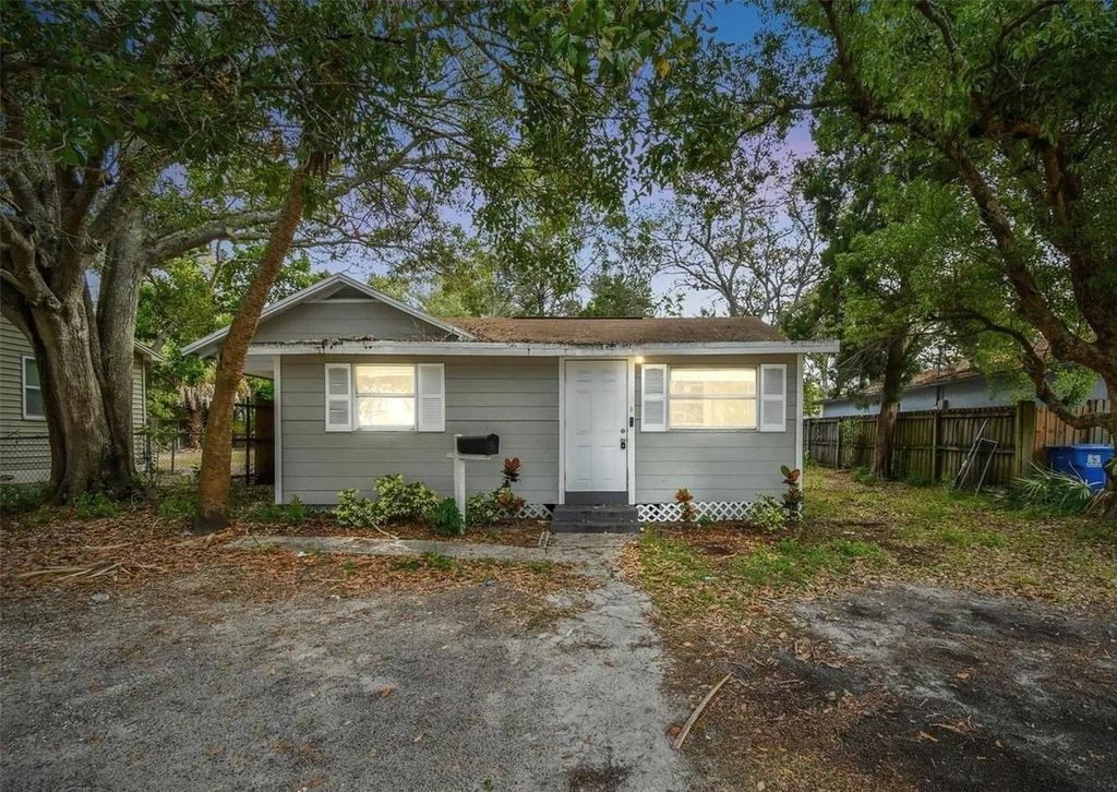 Photo of 1752 42nd St S St, Other Florida, FL 33711 (MLS # 398924)