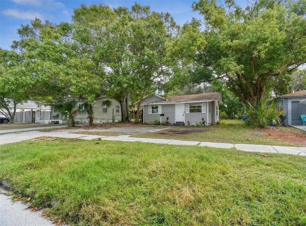 Photo of 1752 42nd St S St, Other Florida, FL 33711 (MLS # 398924)
