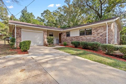 Photo of 2107 Old Baindridge Road, Tallahassee, FL 32303 (MLS # 393031)