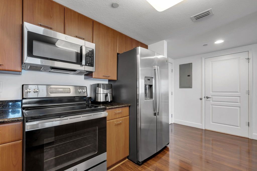 Photo of 300 S Duval Street #2101, Tallahassee, FL 32301 (MLS # 397872)