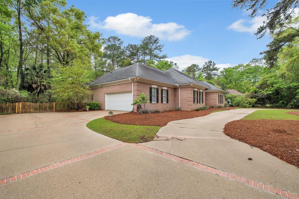 Photo of 8555 Congressional Drive, Tallahassee, FL 32312 (MLS # 393428)