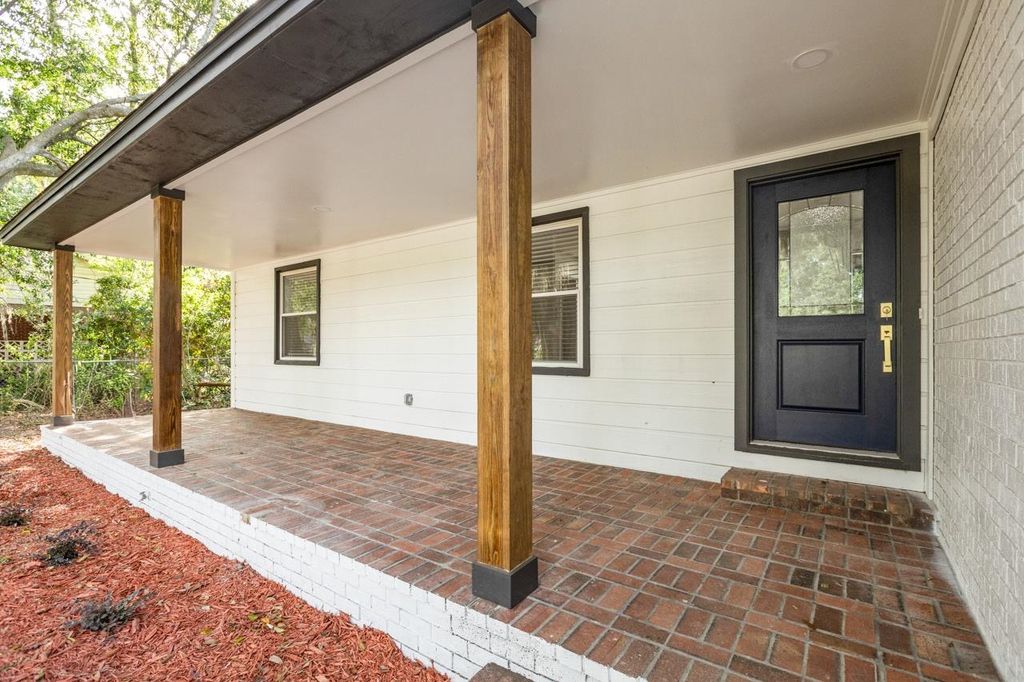Photo of 1932 Queenswood Drive, Tallahassee, FL 32303 (MLS # 399626)