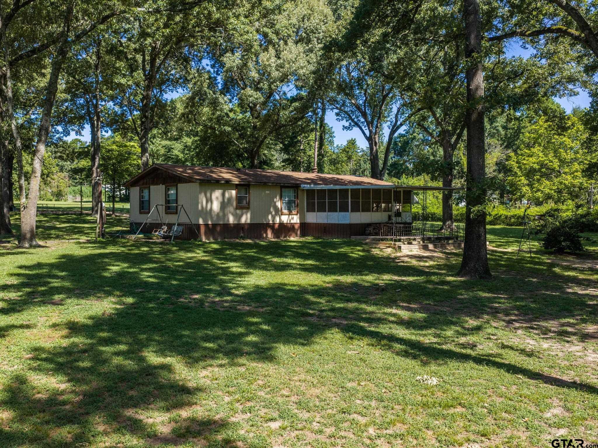 Photo 1 of 40 — 4912 Sunbird Dr, Chandler, TX 75758