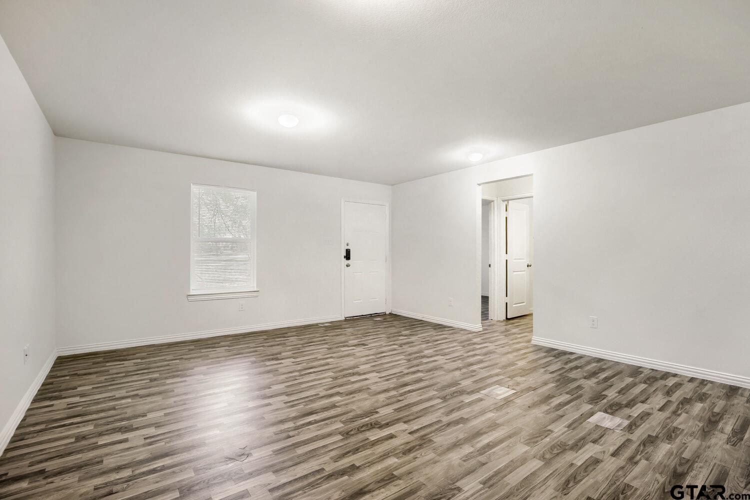 1221 N Whitten Ave