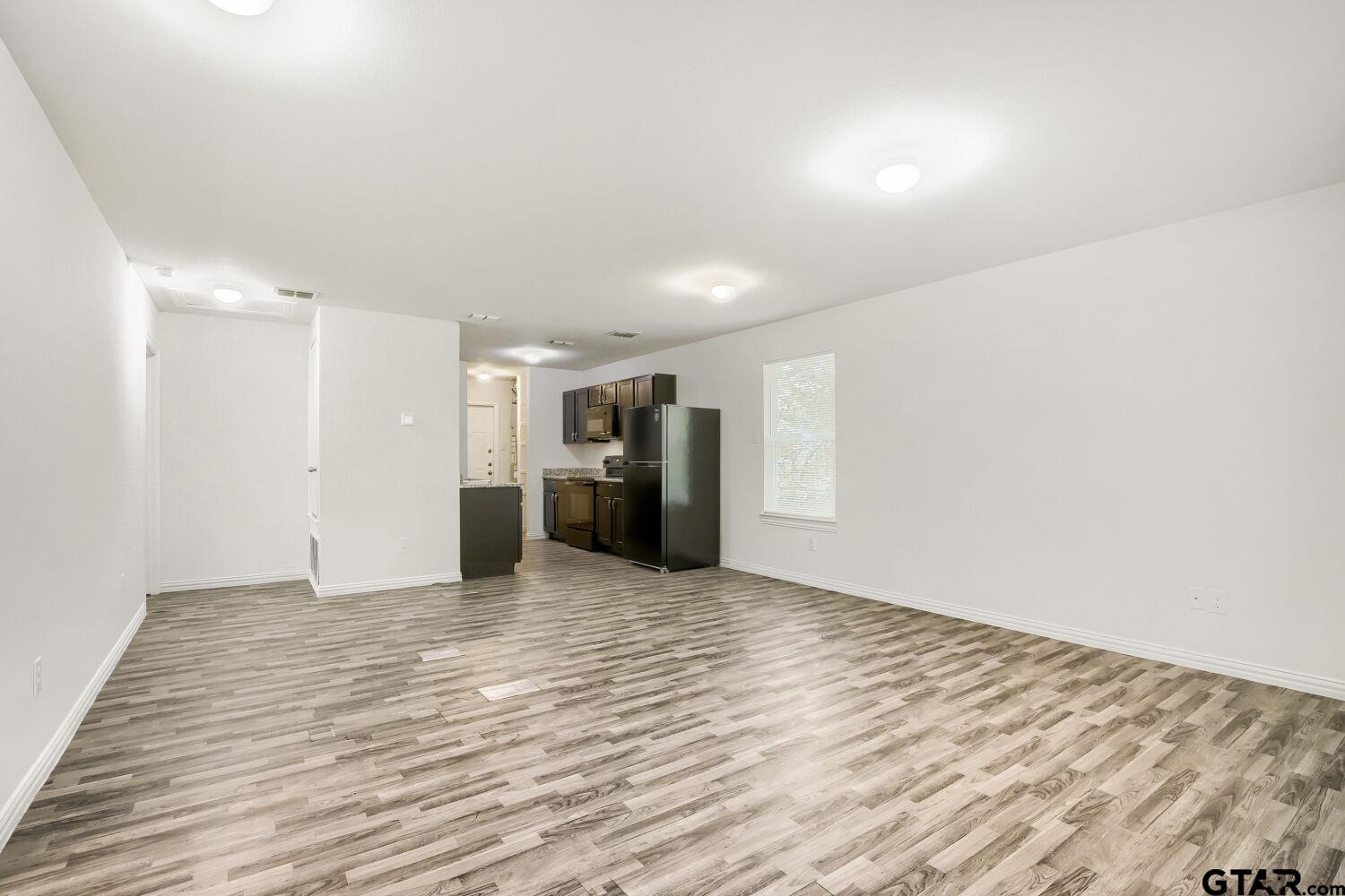 1221 N Whitten Ave
