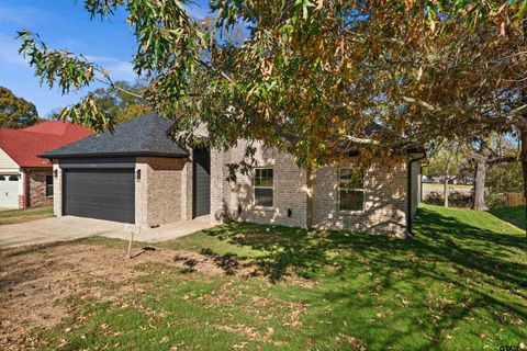 A home in Brownsboro