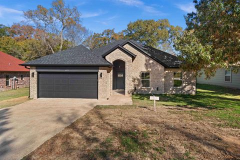 A home in Brownsboro