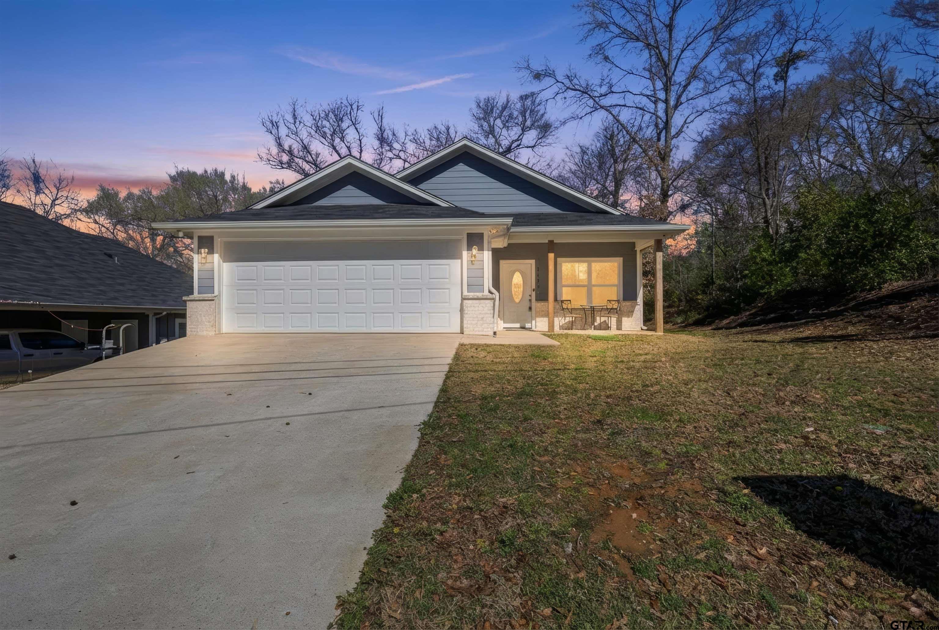 Photo 1 of 30 — 1126 E Oakwood St, Tyler, TX 75702