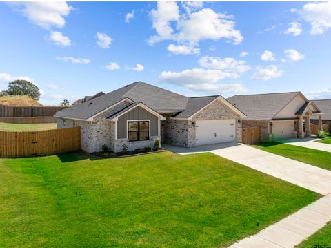 A home in Lindale