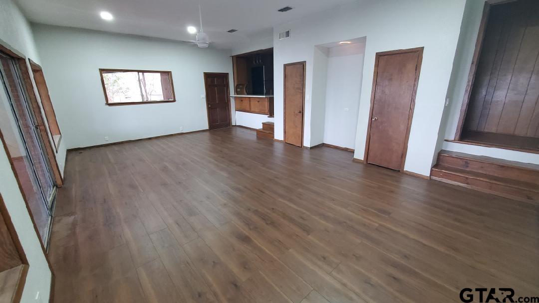 17198 Lakeview Dr.