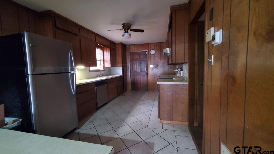 17198 Lakeview Dr.