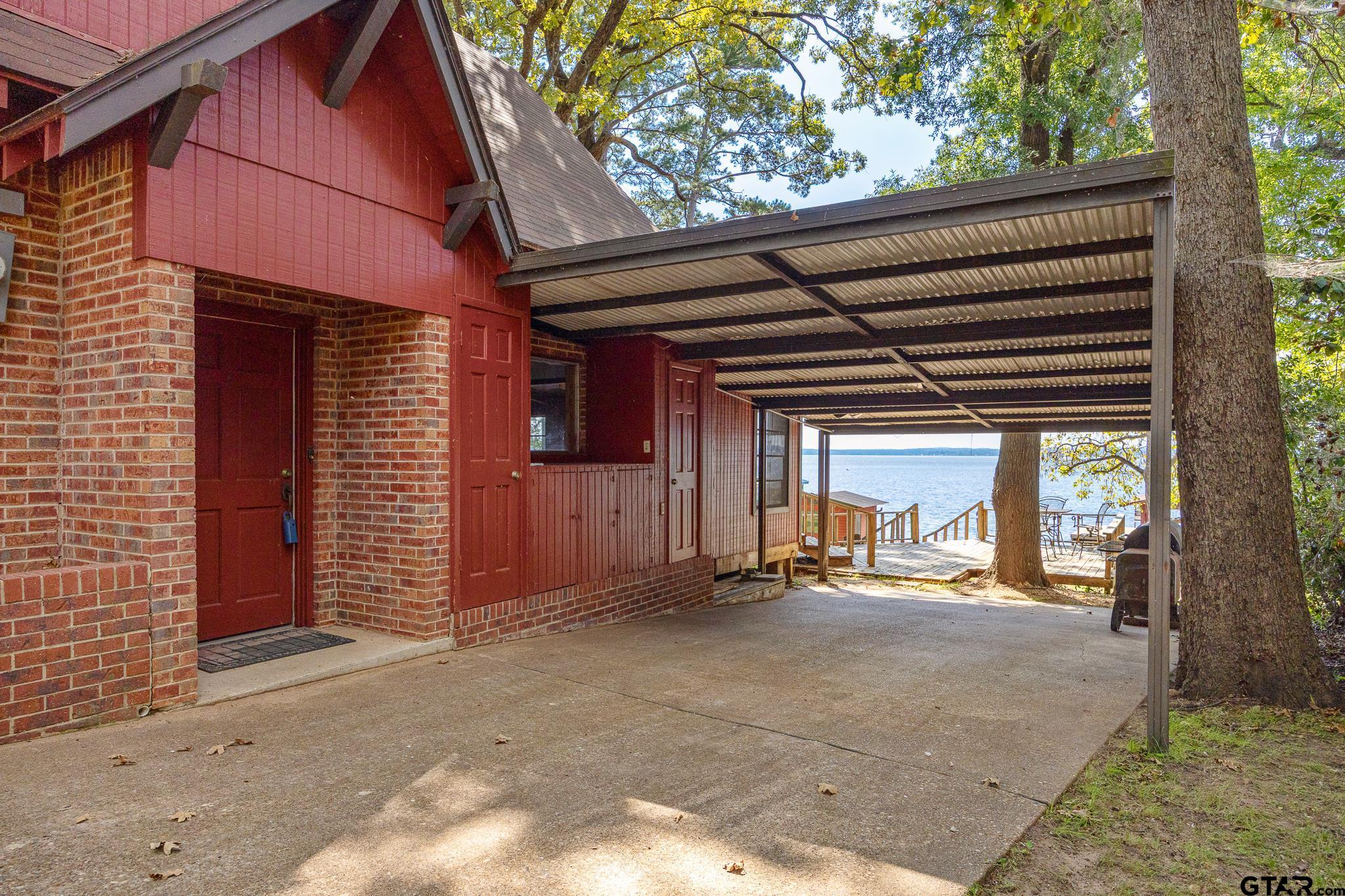 17198 Lakeview Dr.