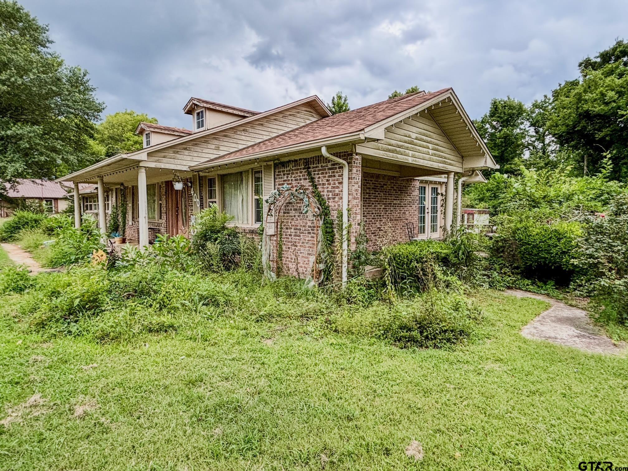 400 Dorsey St.