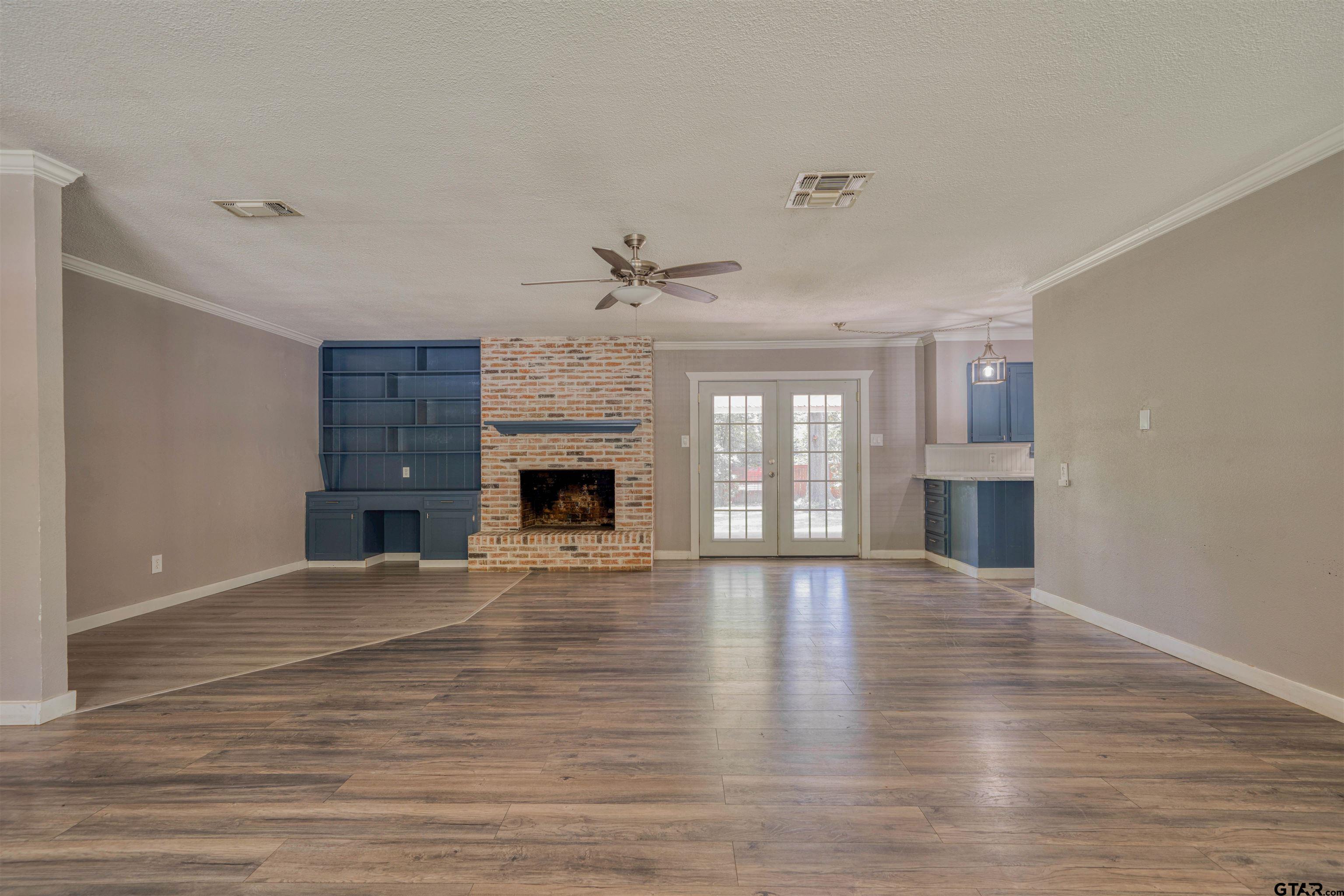 1302 W Elm St