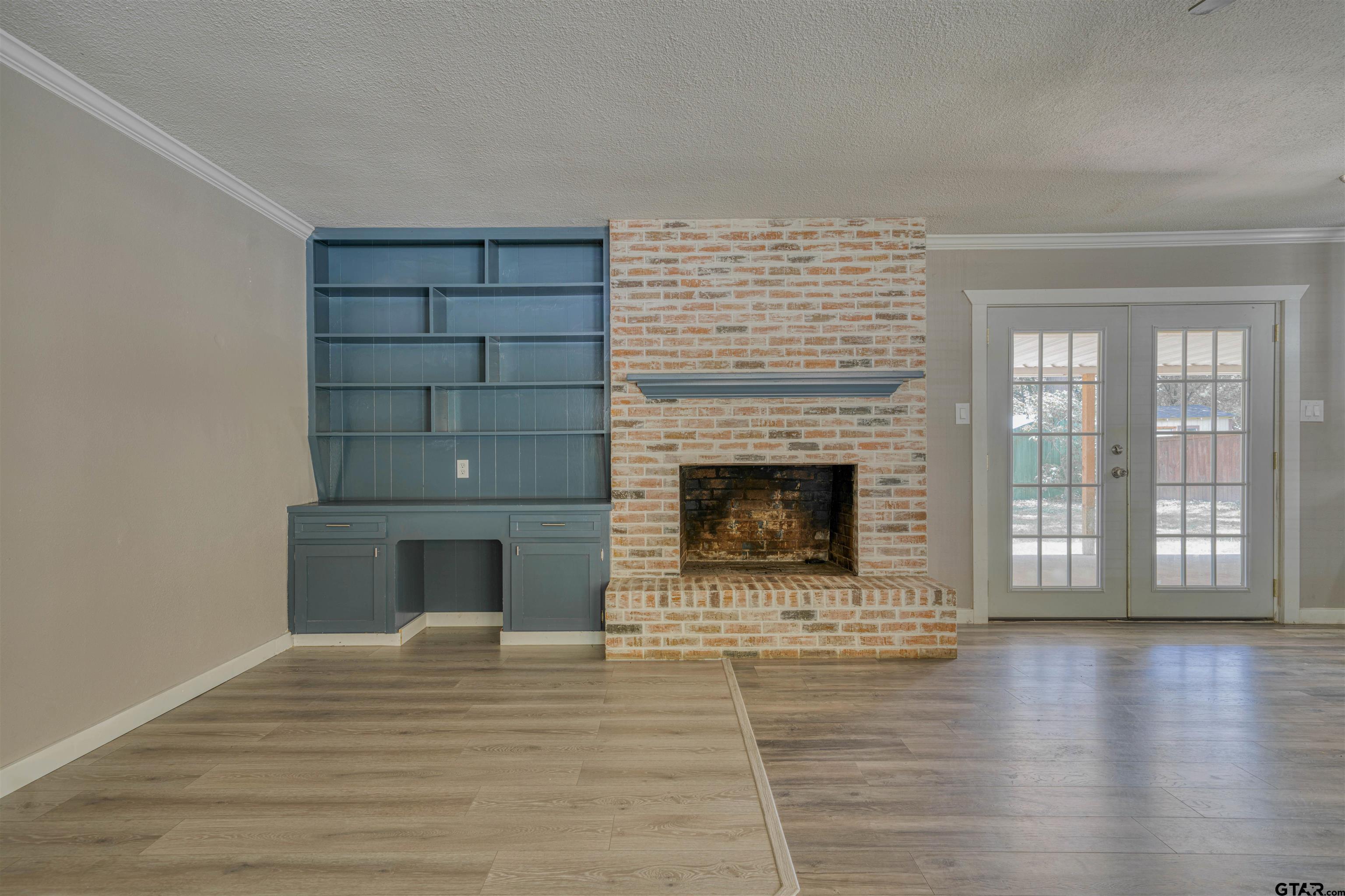 1302 W Elm St
