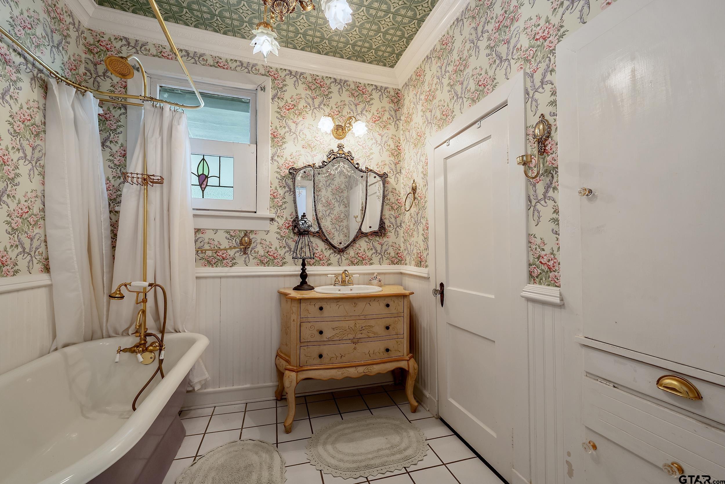 Tyler, Texas 75702, United States, 5 Bedrooms Bedrooms, ,5 BathroomsBathrooms,Residential,Pending,54286