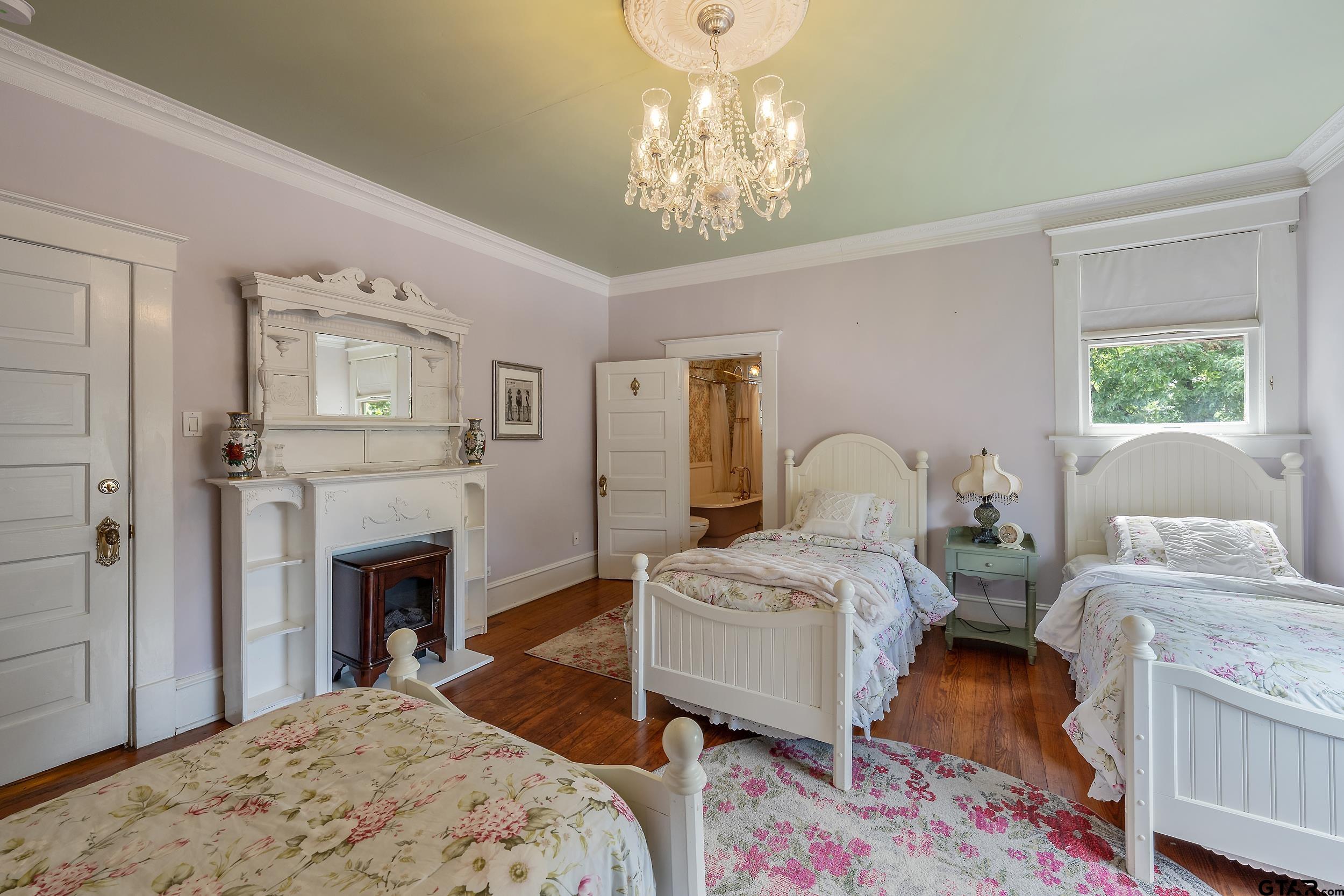 Tyler, Texas 75702, United States, 5 Bedrooms Bedrooms, ,5 BathroomsBathrooms,Residential,Pending,54286