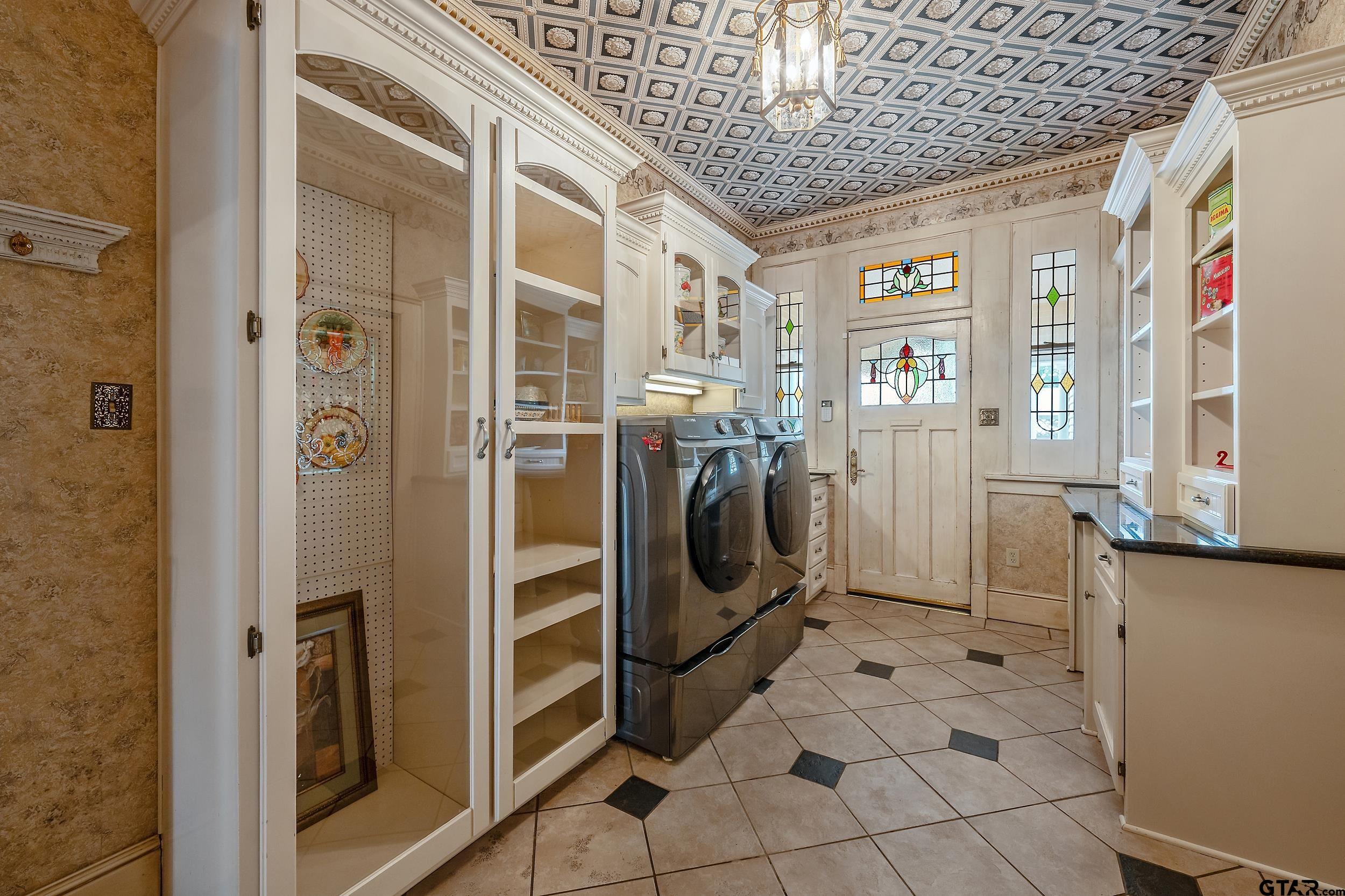 Tyler, Texas 75702, United States, 5 Bedrooms Bedrooms, ,5 BathroomsBathrooms,Residential,Pending,54286