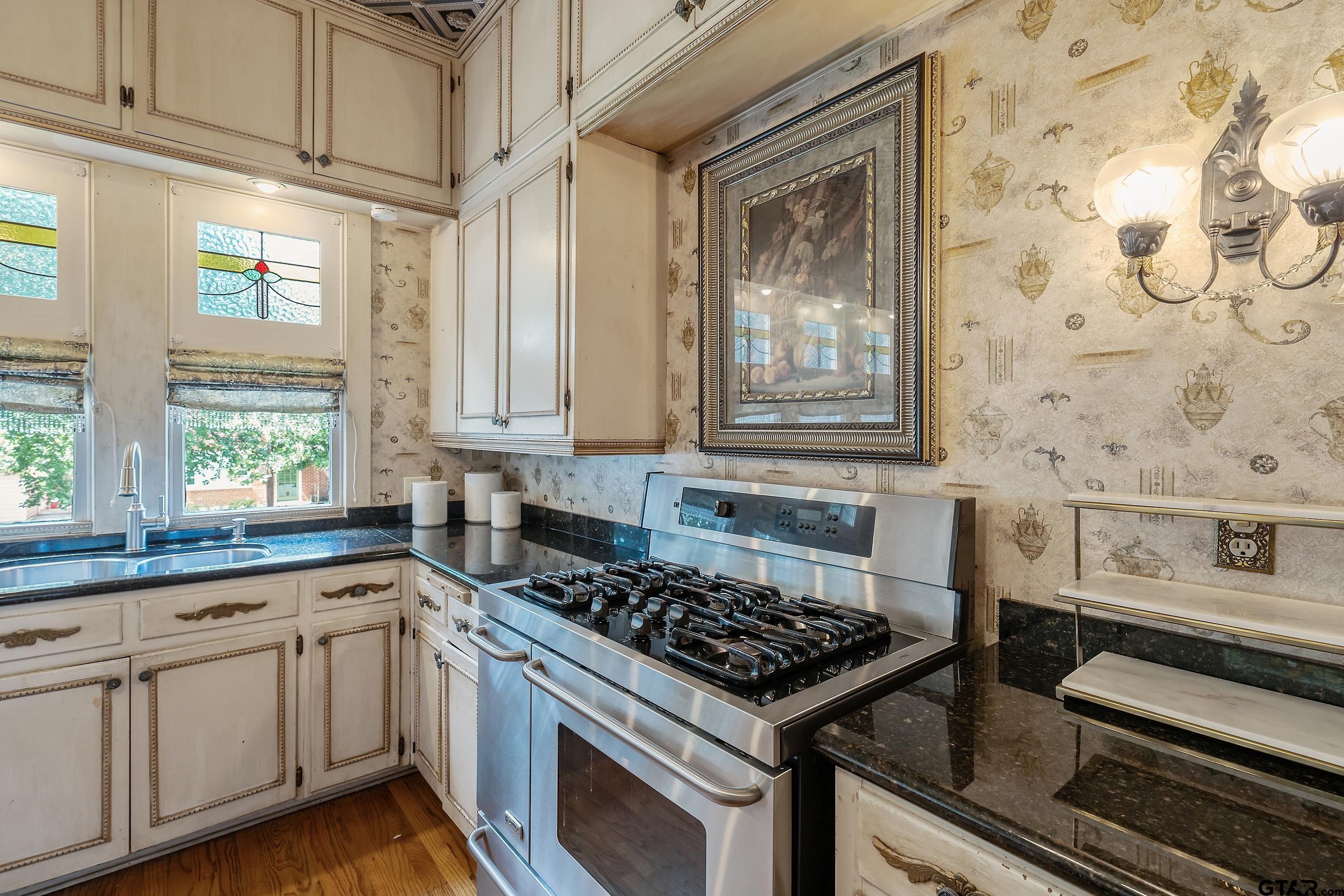 Tyler, Texas 75702, United States, 5 Bedrooms Bedrooms, ,5 BathroomsBathrooms,Residential,Pending,54286