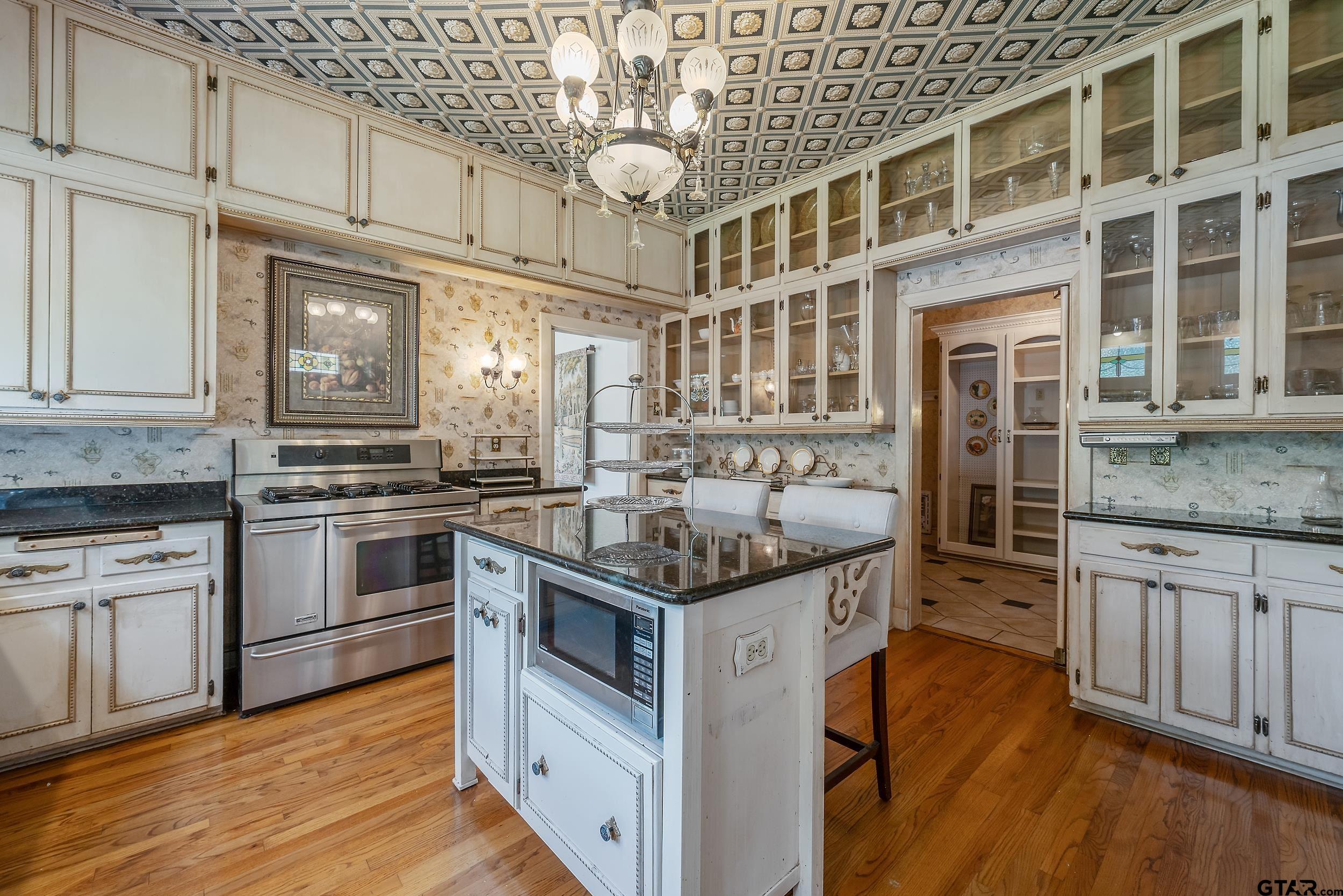 Tyler, Texas 75702, United States, 5 Bedrooms Bedrooms, ,5 BathroomsBathrooms,Residential,Pending,54286