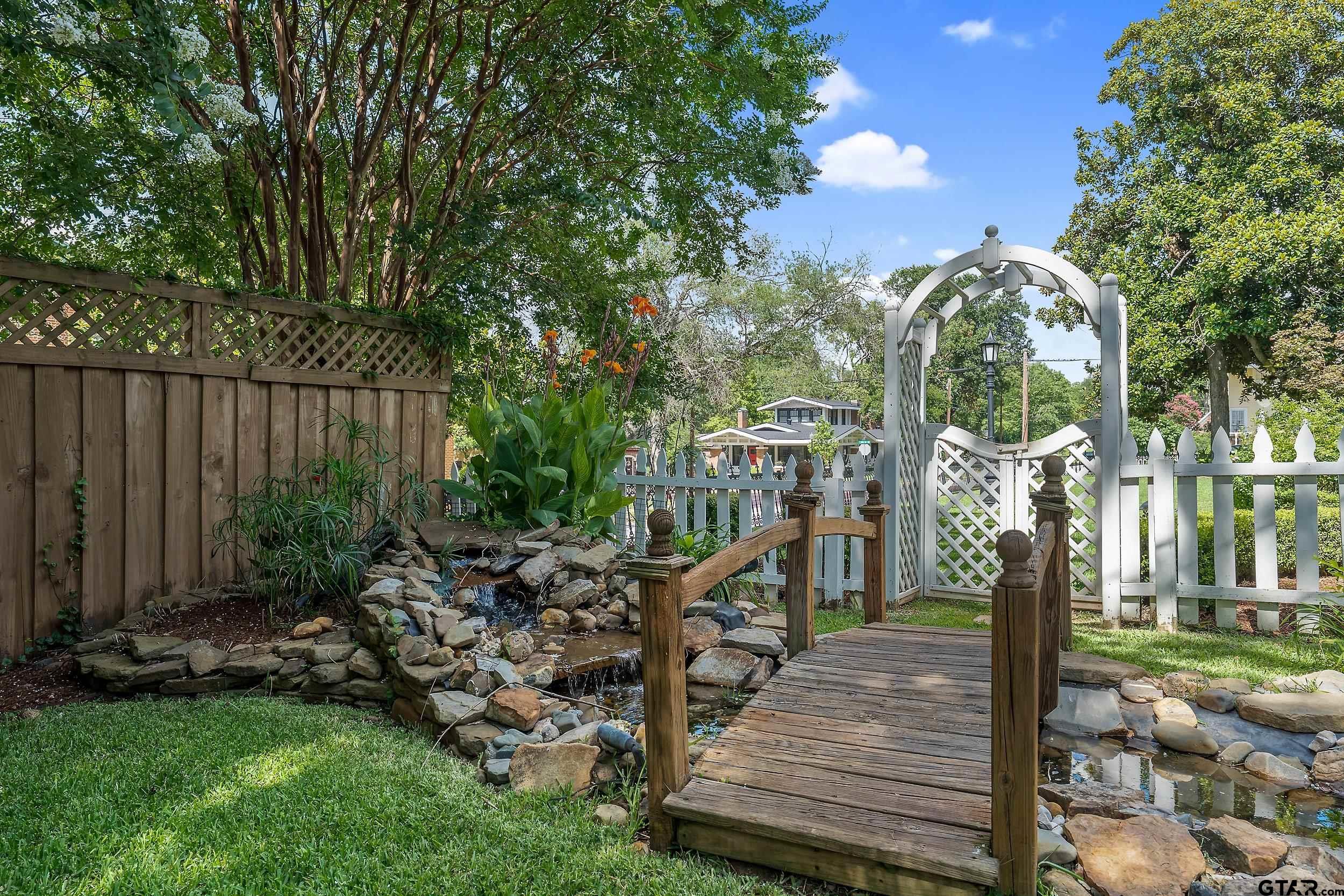 Tyler, Texas 75702, United States, 5 Bedrooms Bedrooms, ,5 BathroomsBathrooms,Residential,Pending,54286