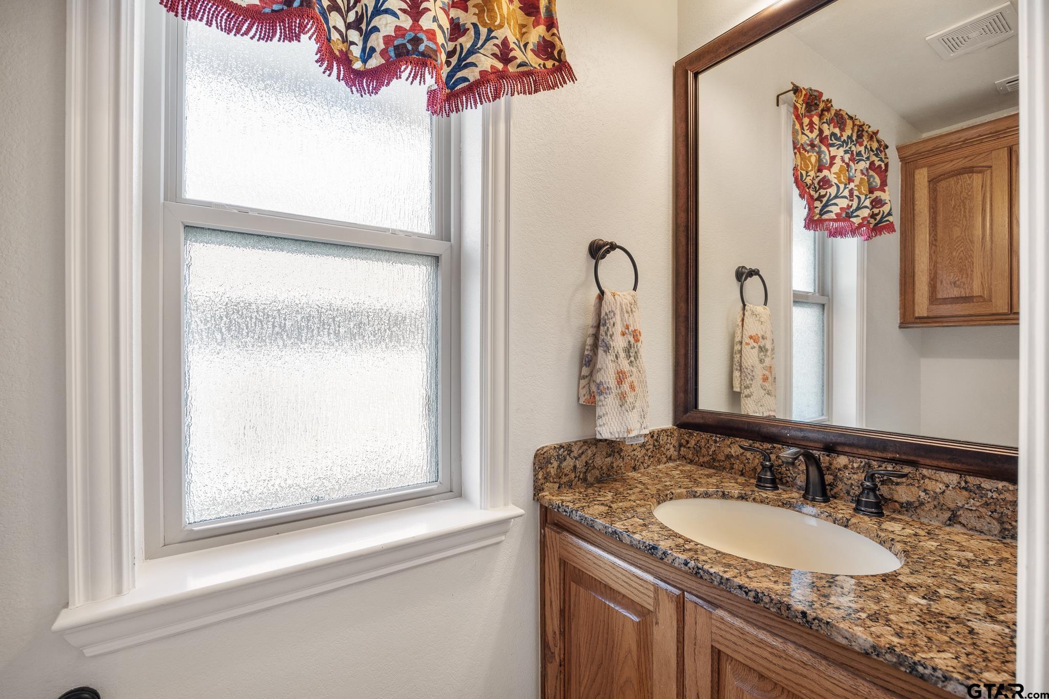 Flint, Texas 75762, United States, 3 Bedrooms Bedrooms, ,3 BathroomsBathrooms,Residential,Active,226634