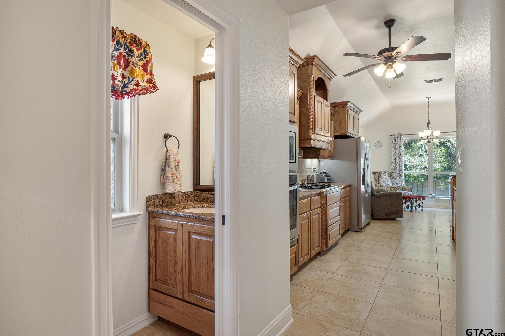 Flint, Texas 75762, United States, 3 Bedrooms Bedrooms, ,3 BathroomsBathrooms,Residential,Active,226634