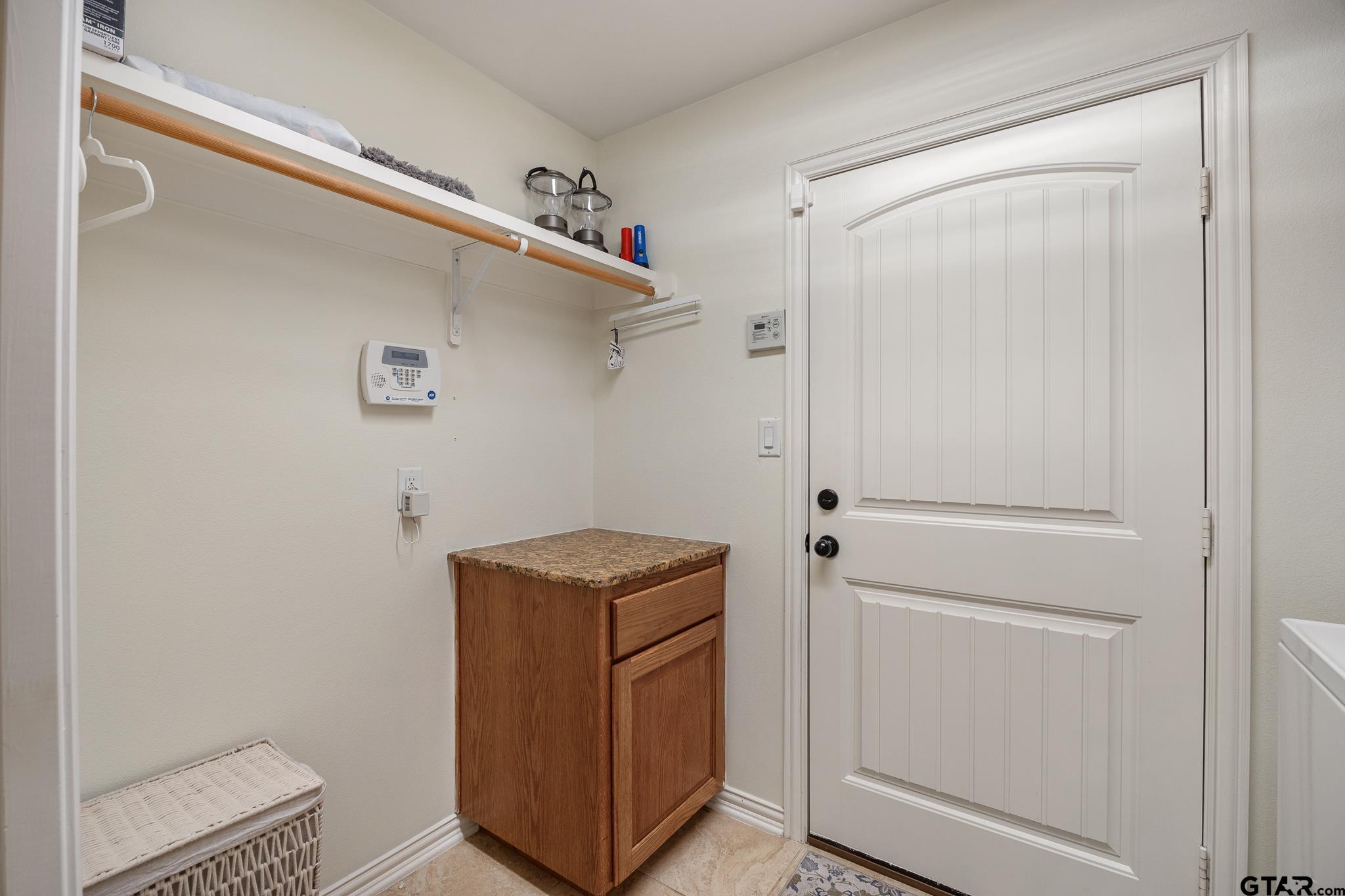 Flint, Texas 75762, United States, 3 Bedrooms Bedrooms, ,3 BathroomsBathrooms,Residential,Active,226634