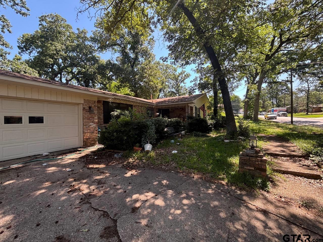 3318 Timberlane Dr