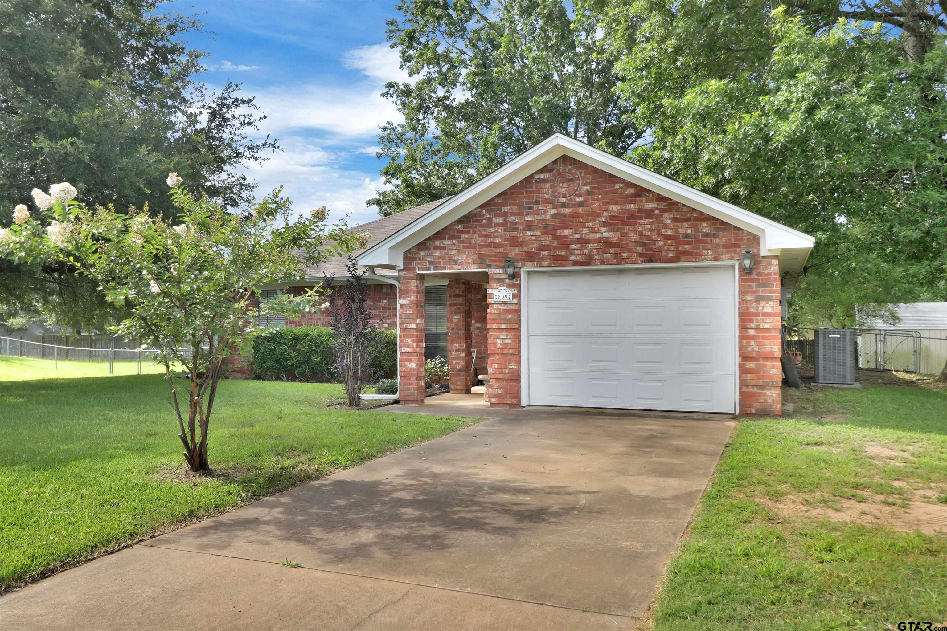 809 Willowcreek