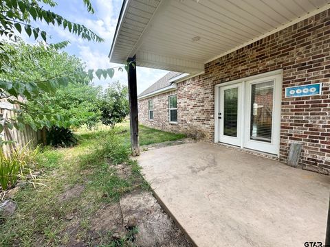 A home in Lindale