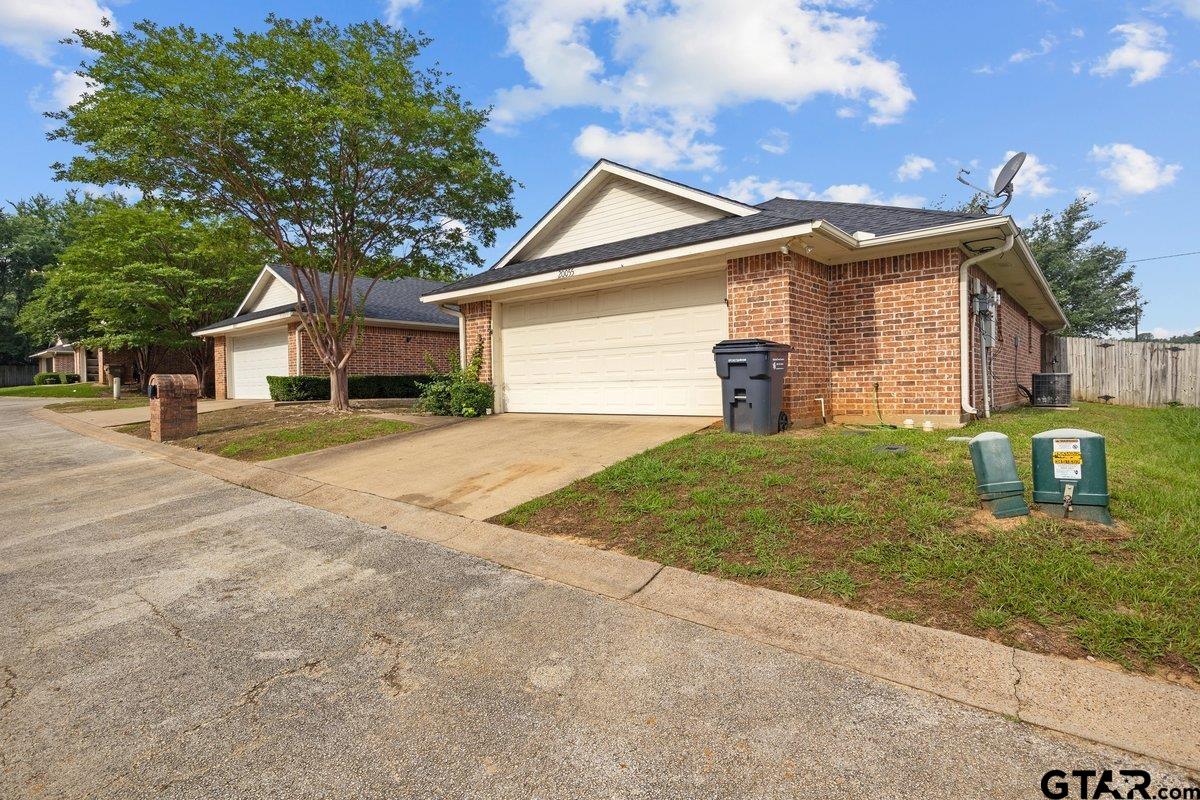 Tyler, Texas 75703, United States, 6 Bedrooms Bedrooms, ,4 BathroomsBathrooms,Residential,Pending,57529