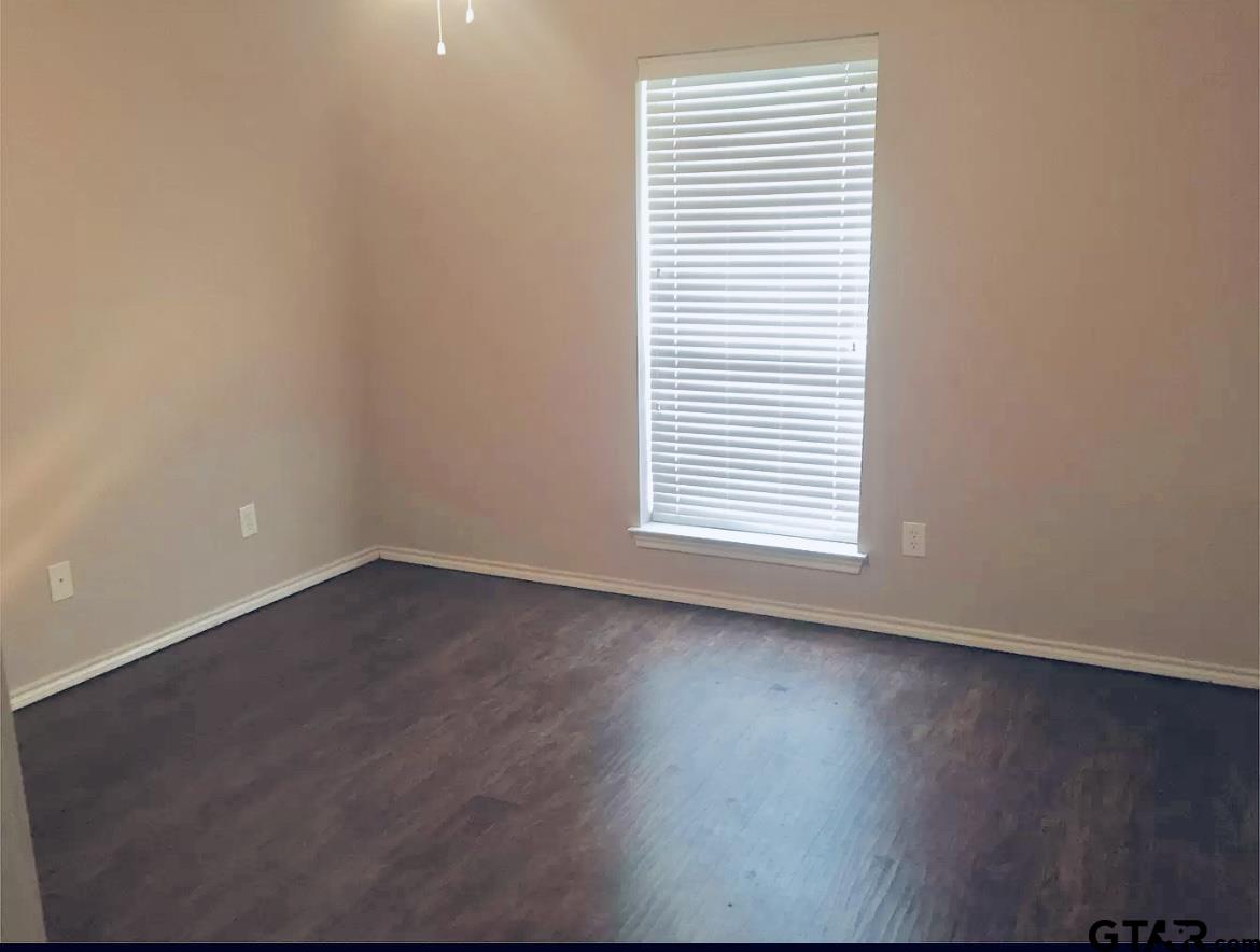 Tyler, Texas 75703, United States, 6 Bedrooms Bedrooms, ,4 BathroomsBathrooms,Residential,Pending,57529