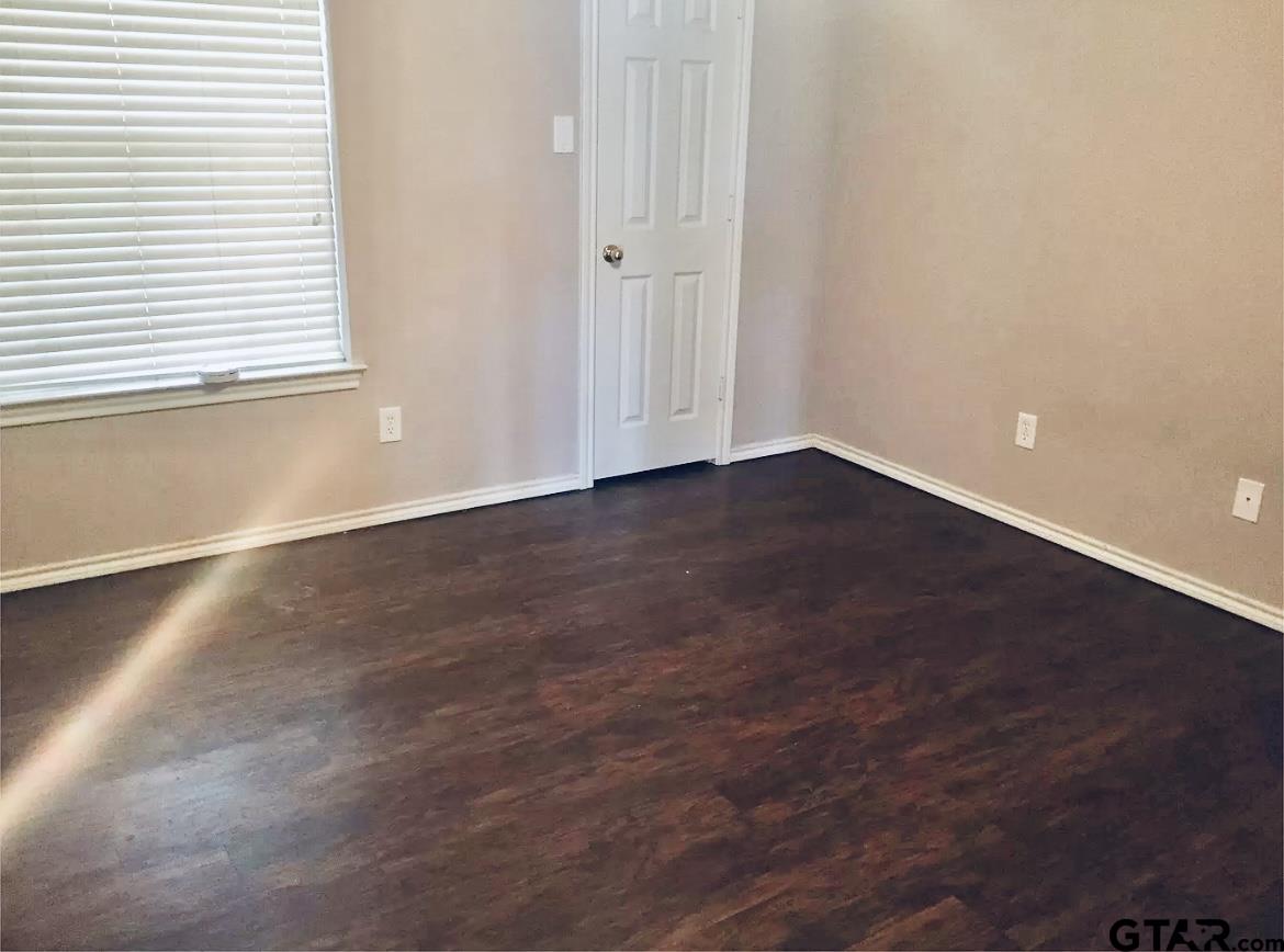 Tyler, Texas 75703, United States, 6 Bedrooms Bedrooms, ,4 BathroomsBathrooms,Residential,Pending,57529