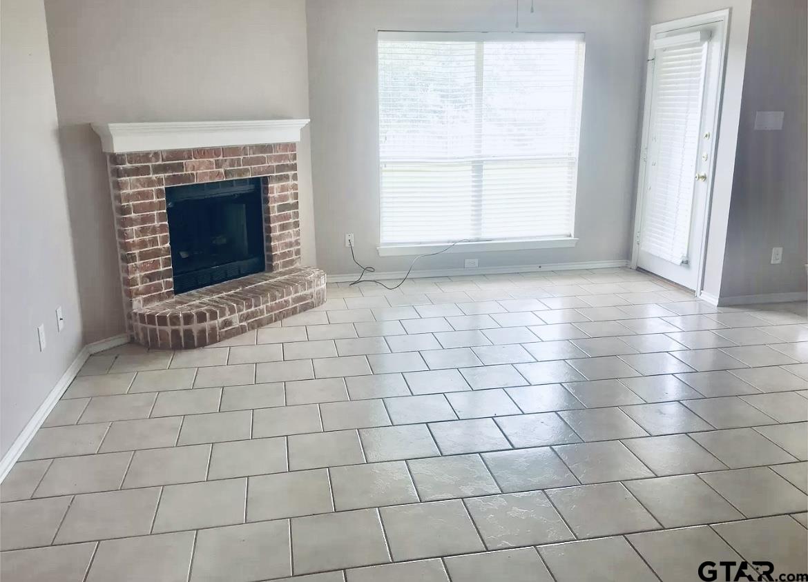 Tyler, Texas 75703, United States, 6 Bedrooms Bedrooms, ,4 BathroomsBathrooms,Residential,Pending,57529