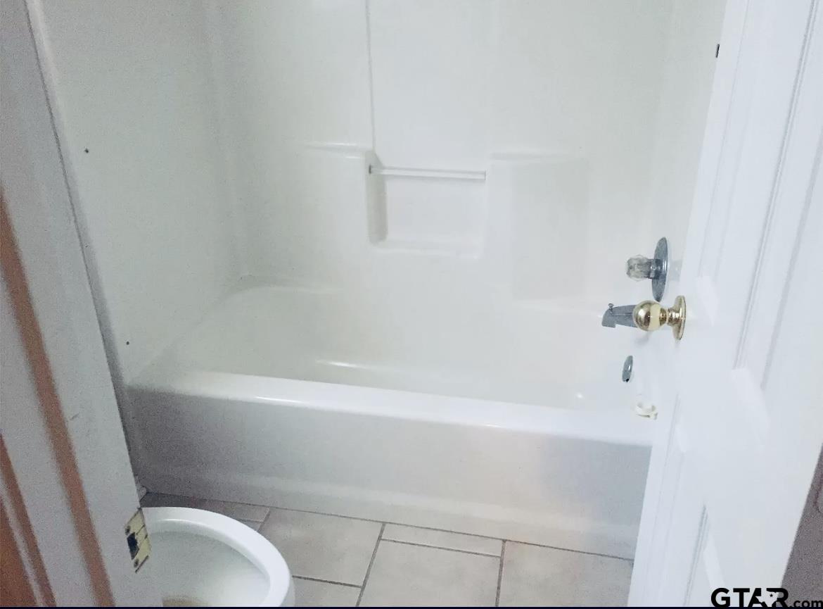 Tyler, Texas 75703, United States, 6 Bedrooms Bedrooms, ,4 BathroomsBathrooms,Residential,Pending,57529