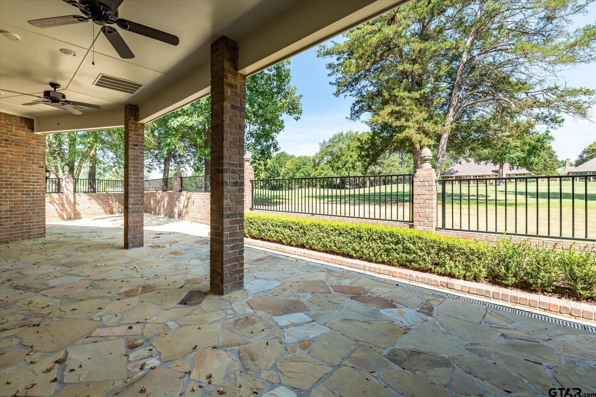 1431 Hollytree Pl