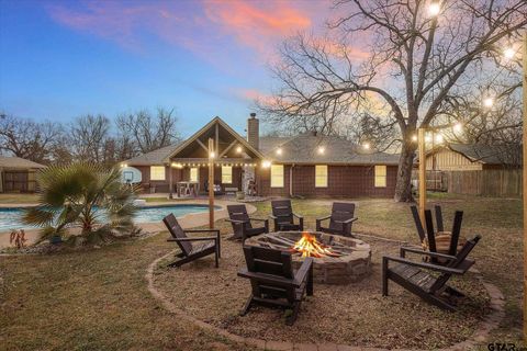 128 Colorado Van TX 75790